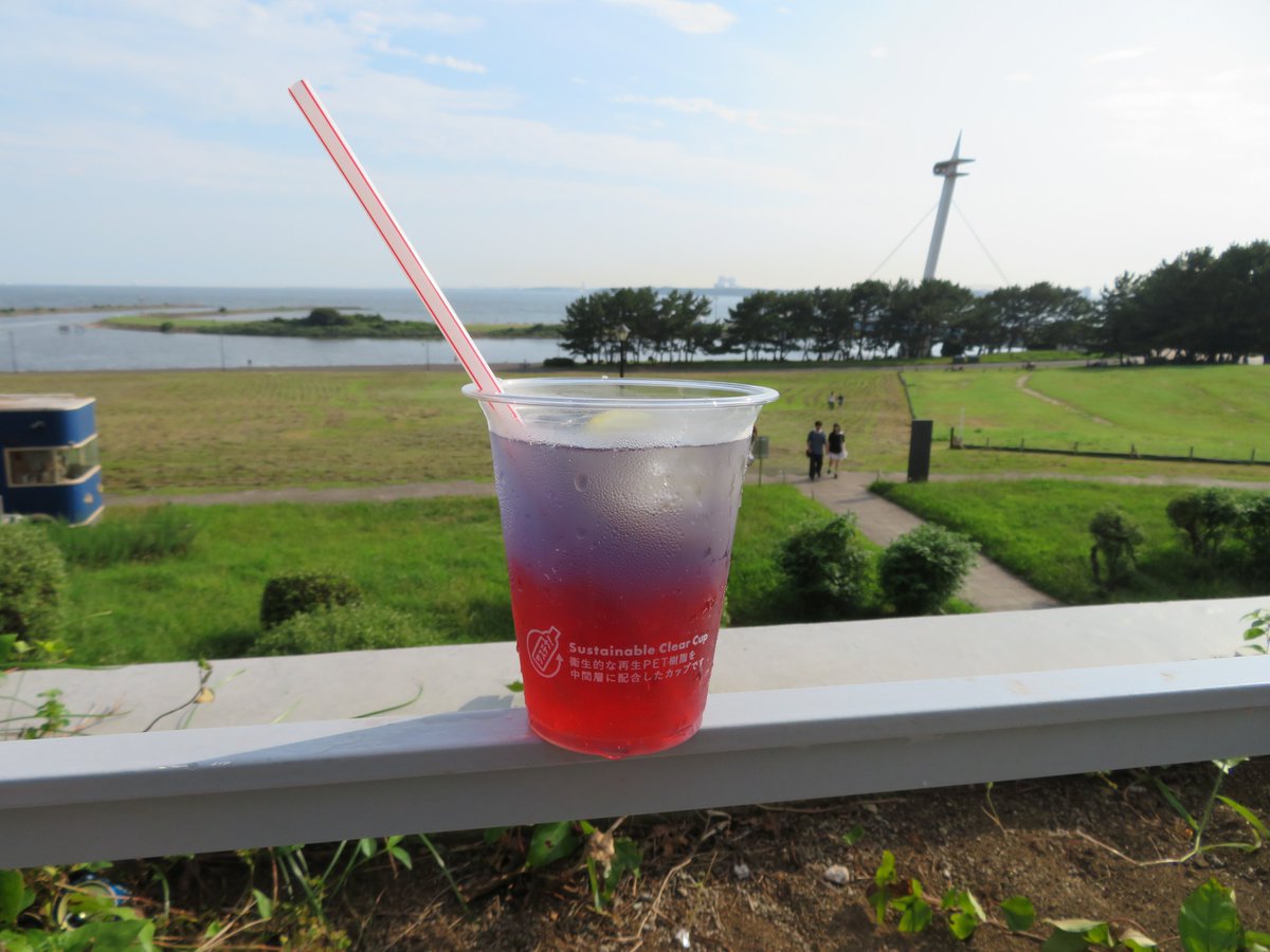 ParksKasai's tweet photo. さらに葛西臨海公園の売店では「花と光のムーブメント」に合わせて、”いつでも”マジックアワーを持ち運べる葛西マジックアワーソーダを発売中💨
実は混ぜると色も変わります😲
真夏の炎天下に嬉しい、爽やかでおいしい、見ても楽しいスペシャルドリンクです🍹
お試しあれ！

https://t.co/6BGO3GO77s https://t.co/c57AsjnMvc