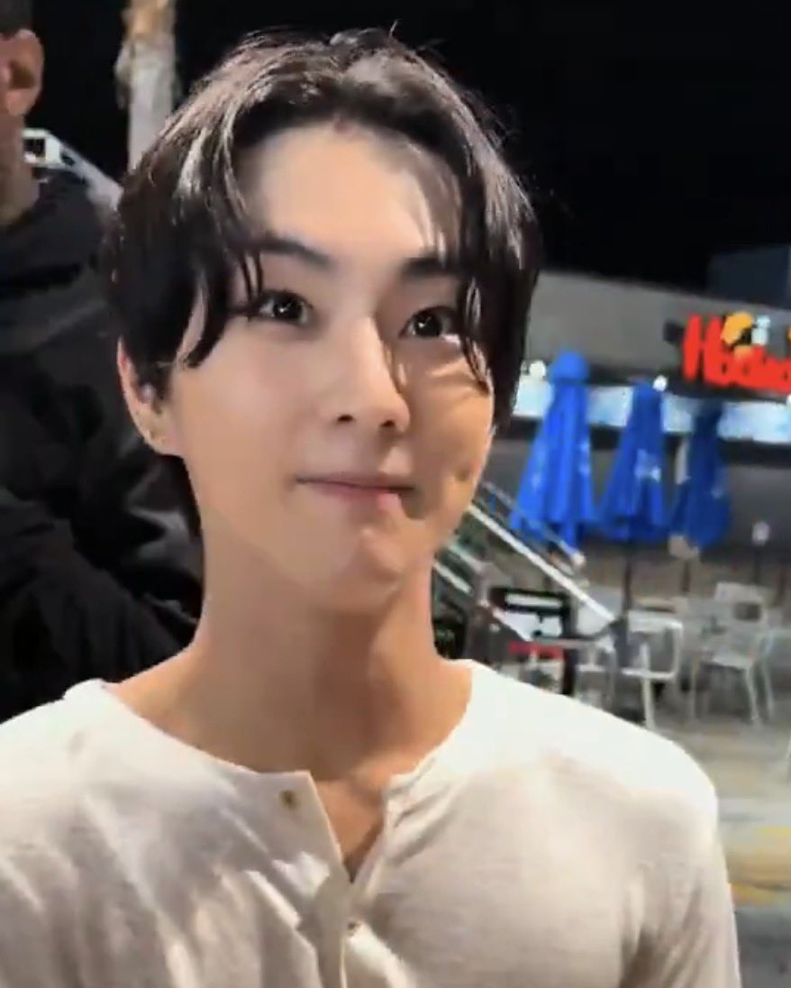 yangiism's tweet photo. vocalwon CONFIRMED. jungwon long hair REBIRTH. swc RESURRECTED. ssgs CUSSED OUT. dose of wonlive FULFILLED. life is jungwon. jungwon is life. https://t.co/0NxEs8halT