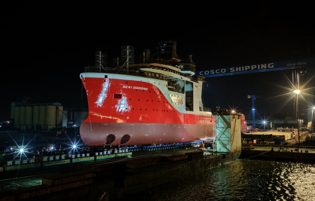 COSCOSHIPPING's tweet photo. How do you move a 6,300+ ton ship from shipyard to barge?🚢

We recently loaded a 120 m new-energy offshore support vessel onto a semi-submersible barge in a single, smooth operation!🎉

Key Highlights:
👥Nearly 30 engineers on-site managing safety & scheduling
📏Precision load calculations for maximum safety
🛞248 SPMT axles + 12 PPUs deployed

#COSCOSHIPPING #ConnectingTheWorld