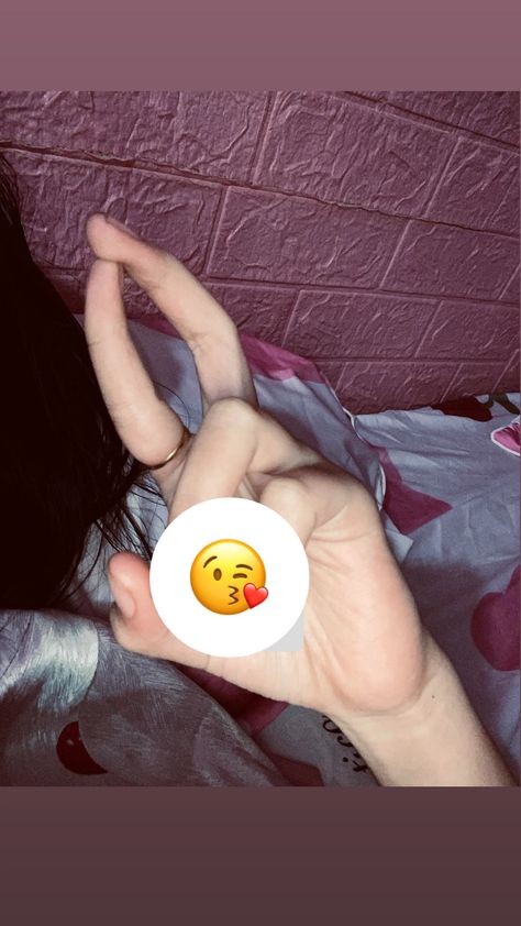 MicheMf's tweet photo. Sending you a warm hug and a kiss from my cozy corner Hope your day shines as bright as this little hand-heart! #CozyVibes #SelfLove #SpreadKindness
anNS https://t.co/nX6mFWIvh6