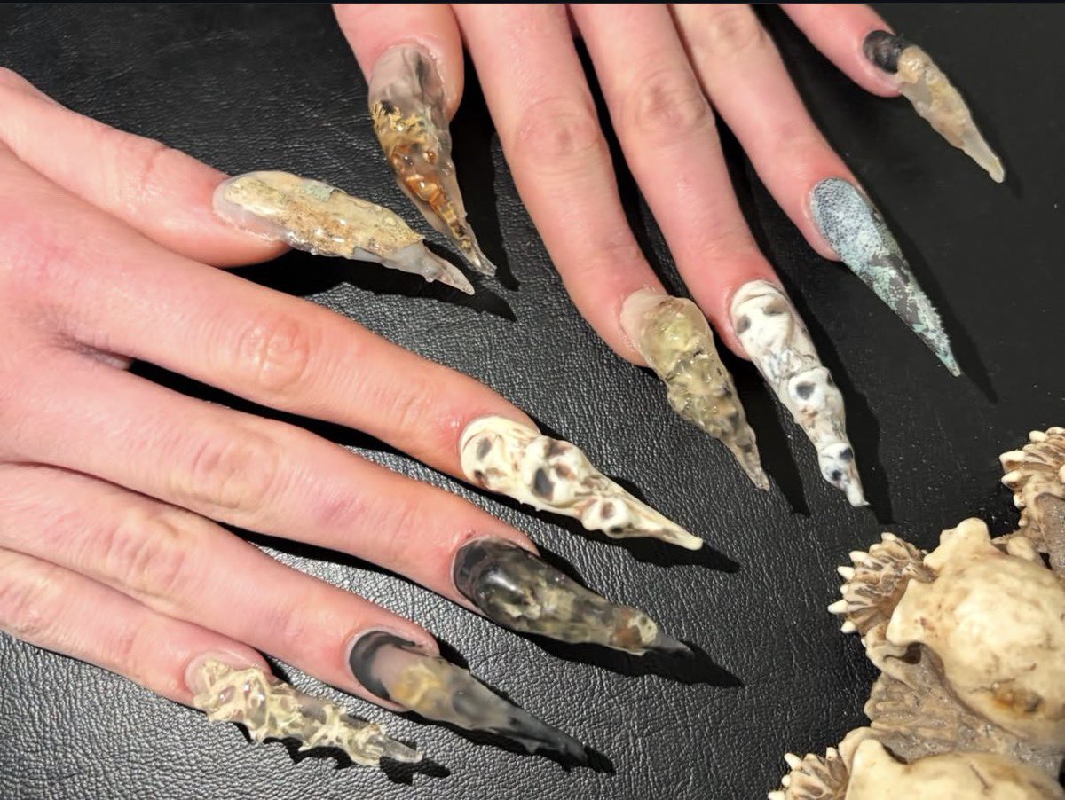 zzz00mbi3's tweet photo. venez prendre rdv pour vos ongles de rentrée j’ai déjà sorti le planning 🦇🎂 @/poornails75 sur insta
❤️‍🩹❤️‍🩹❤️‍🩹 https://t.co/FV6Ro9zYLl