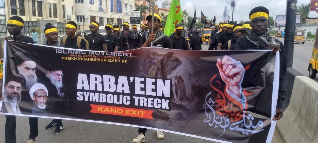 AdamARog's tweet photo. The Arba'een symbolic trek commemorating the martyrdom of Imam Hussain (AS) and his companions commenced this morning in Kano, by followers of Sheikh Ibraheem Zakzaky, leader of the Islamic movement, taking part in the annual procession. #ArbaeenWalk2026 #LabbaikaYaHussain https://t.co/AESprbyK4y