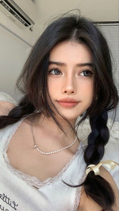 rey_taker_john's tweet photo. Soft makeup, a sleek side braid, and pearl accentsthat effortless chic you can wear anywhere
xKH https://t.co/VN1z5LZdSc