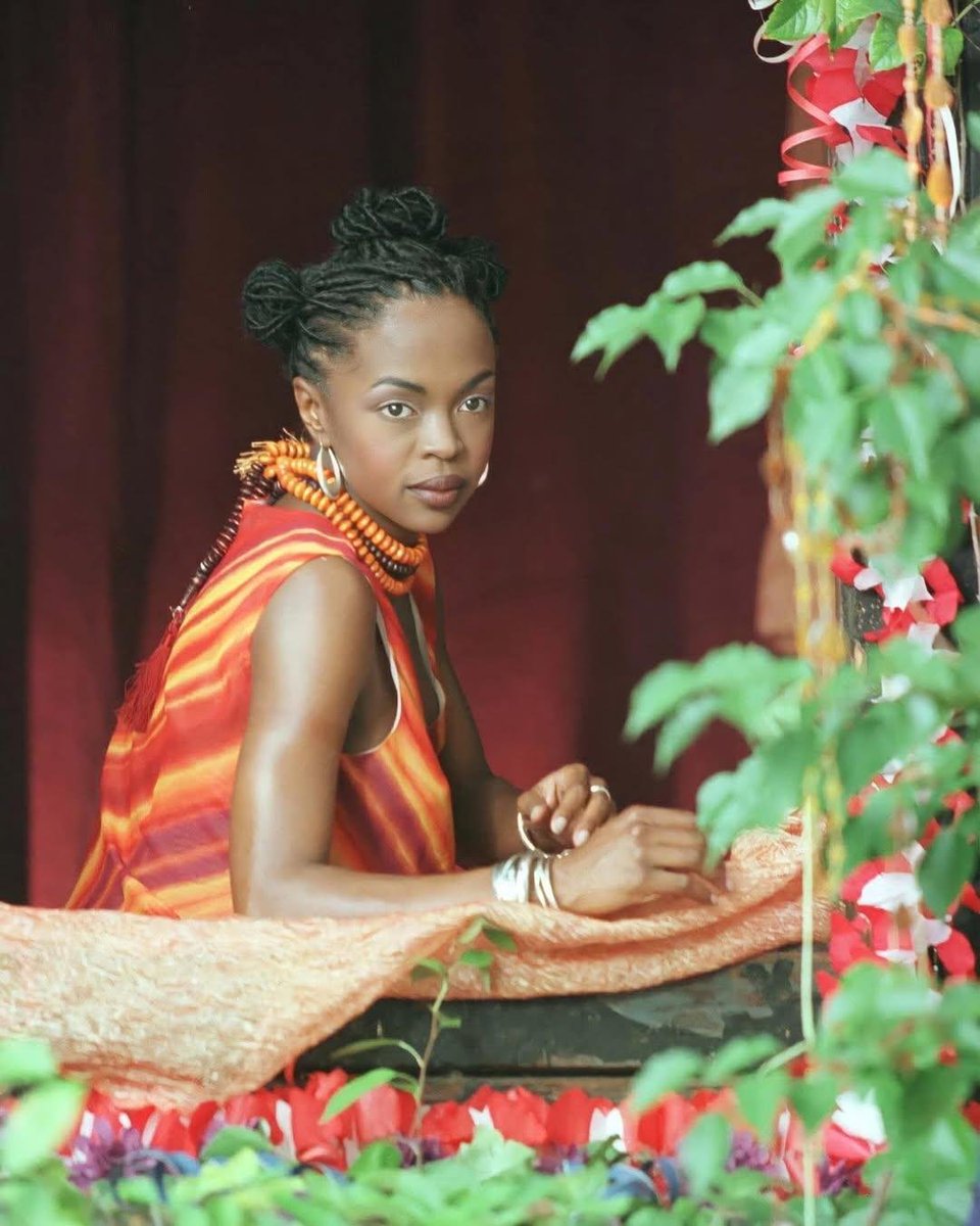 fwskiiii's tweet photo. Lauryn Hill in New York City while pregnant with her first child (1997) https://t.co/0Os7cMyWJT