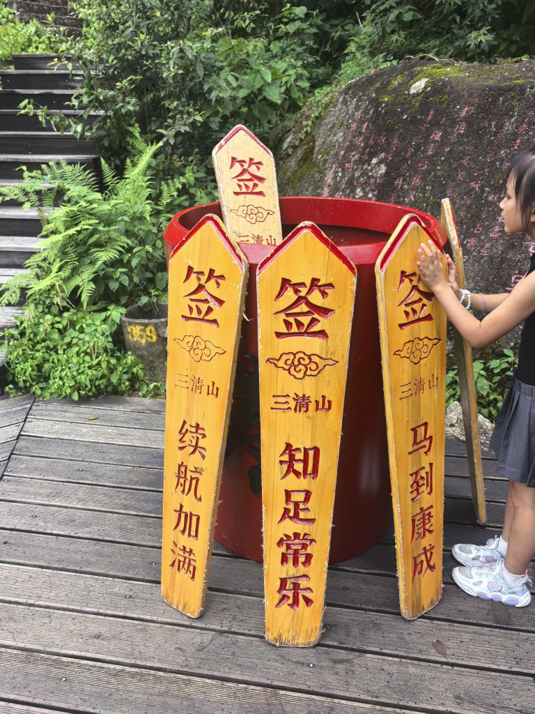 hongdinghouzi's tweet photo. 上上签 https://t.co/0DVYuzqUGj