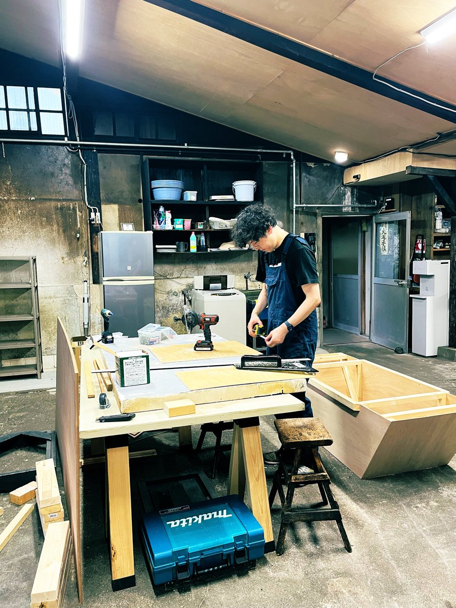 kurokigumi's tweet photo. 8/1暗い旅キャンプ2026で上映予定の「発刊！ゆで玉子新聞～異界駅へゆきましょう♪ランラランララーン♫」効果音など入れてる間にモッティが音、画質を調整。大見康裕から合成データ届いて良い感じ。
アレ？電ノコの音がするな、こんな効果音使ってないのに。と思ったらFちゃんが大工仕事、押忍。 https://t.co/128LwZhbgp