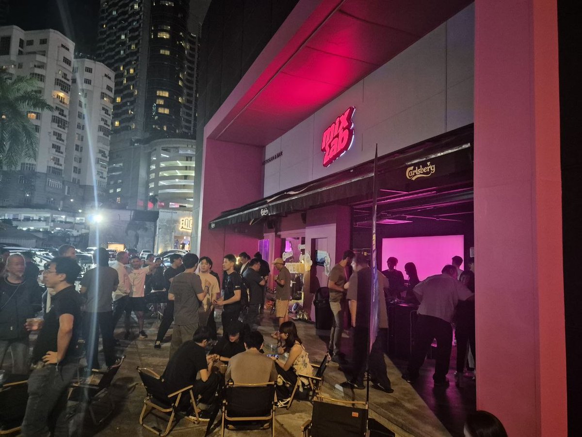 Flowra_sol's tweet photo. Thank you, KL 🇲🇾

Last night we sponsored Institutional Night at Malaysia Blockchain Week. The right rooms with the right conversations and a lot of brilliant minds thinking out loud about where @solana infrastructure goes next.

Grateful to @MalaysiaBCW, @activ8lab, @BitGo and @Figment_io, @EcoSyncVenture, @CertiK for joining us in the fun! 🤩

And if you had a Flowra Fuze, that's the whole pitch in a glass. Open, undiluted, fully on display. 😉