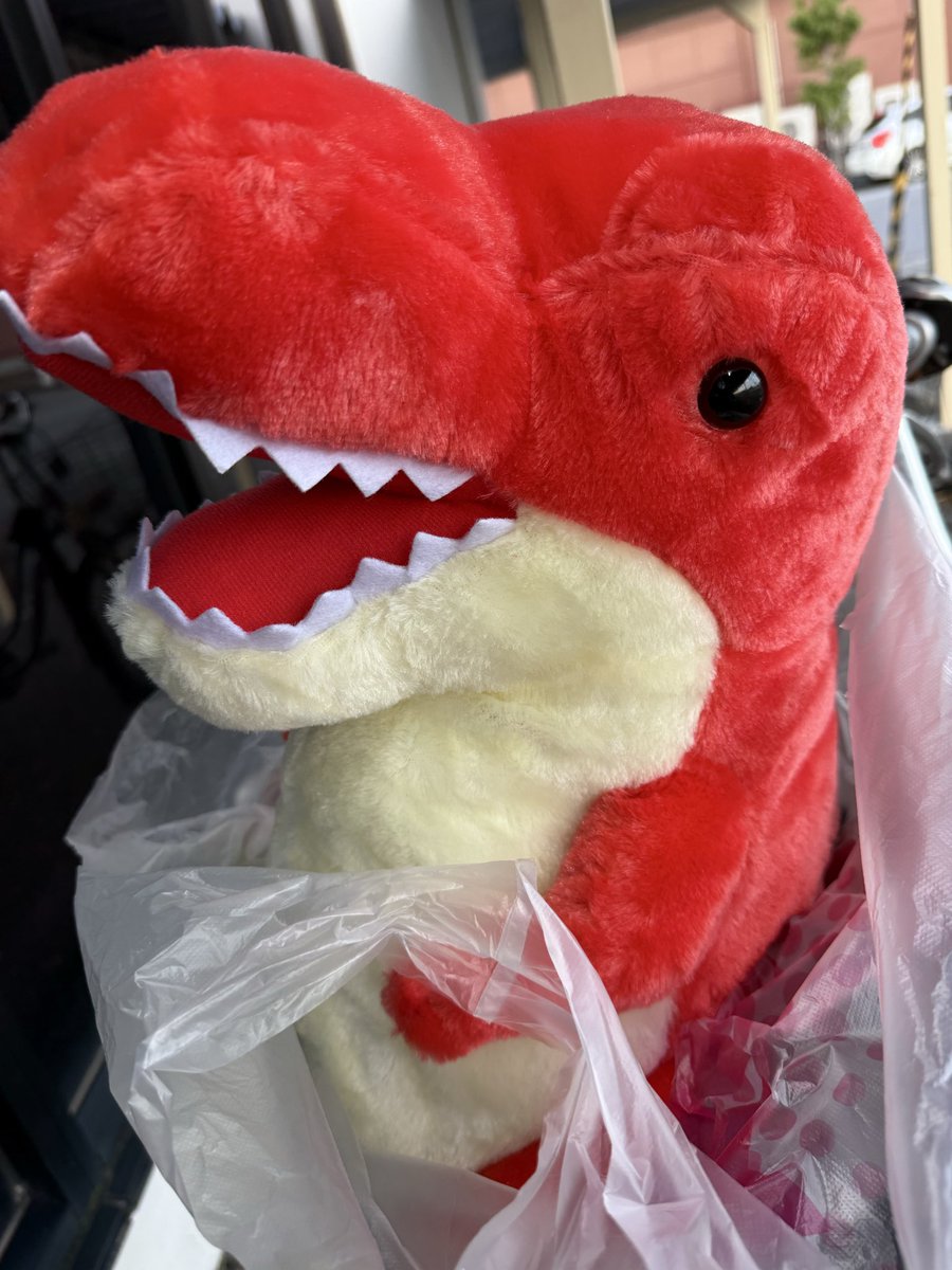 Detchan141's tweet photo. ゲーセンでお迎えした
一緒に帰ろうな、ティラノサウルス https://t.co/isNUHzqHHi
