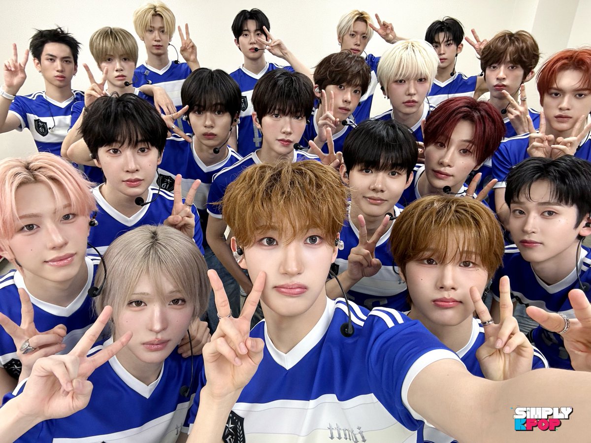 _Simplykpop's tweet photo. 비주얼도 무대도 퍼포먼스도✨
뭐 하나 빠지는 게 없잖아🥺
왕 많으니 왕 멋있다💙

#아이덴티티 #idntt
#심플리케이팝 #SimplyKpop https://t.co/GpNJRpaJye