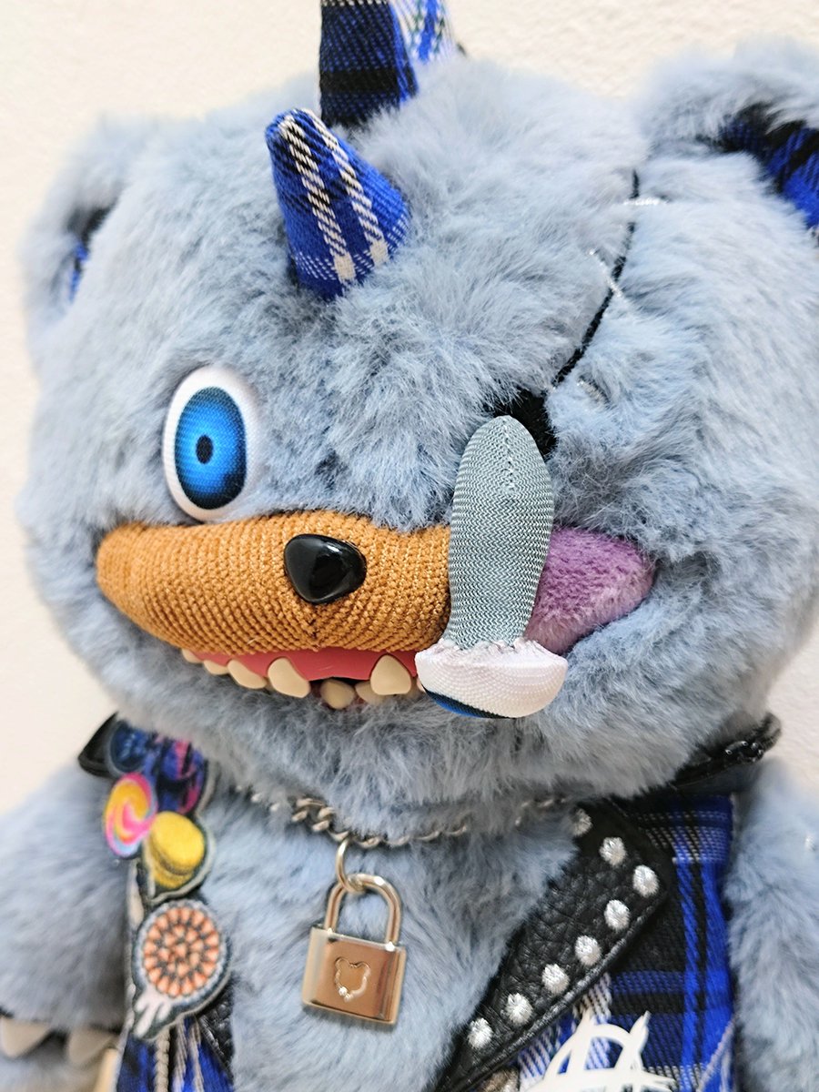 aexxx310's tweet photo. 今年のホラナイでは『唱』も流れるそうなんですが…

🧷🧸そこはパンク様のターンだよね😳⁉️

『唱』🩶💙🩶が流れる時にはパンク様が中央で踊ってくれるんだよね…🥹⁉️⁉️

#USJ
#ホラナイ
#ハミクマパンク https://t.co/km1tpXqsV4