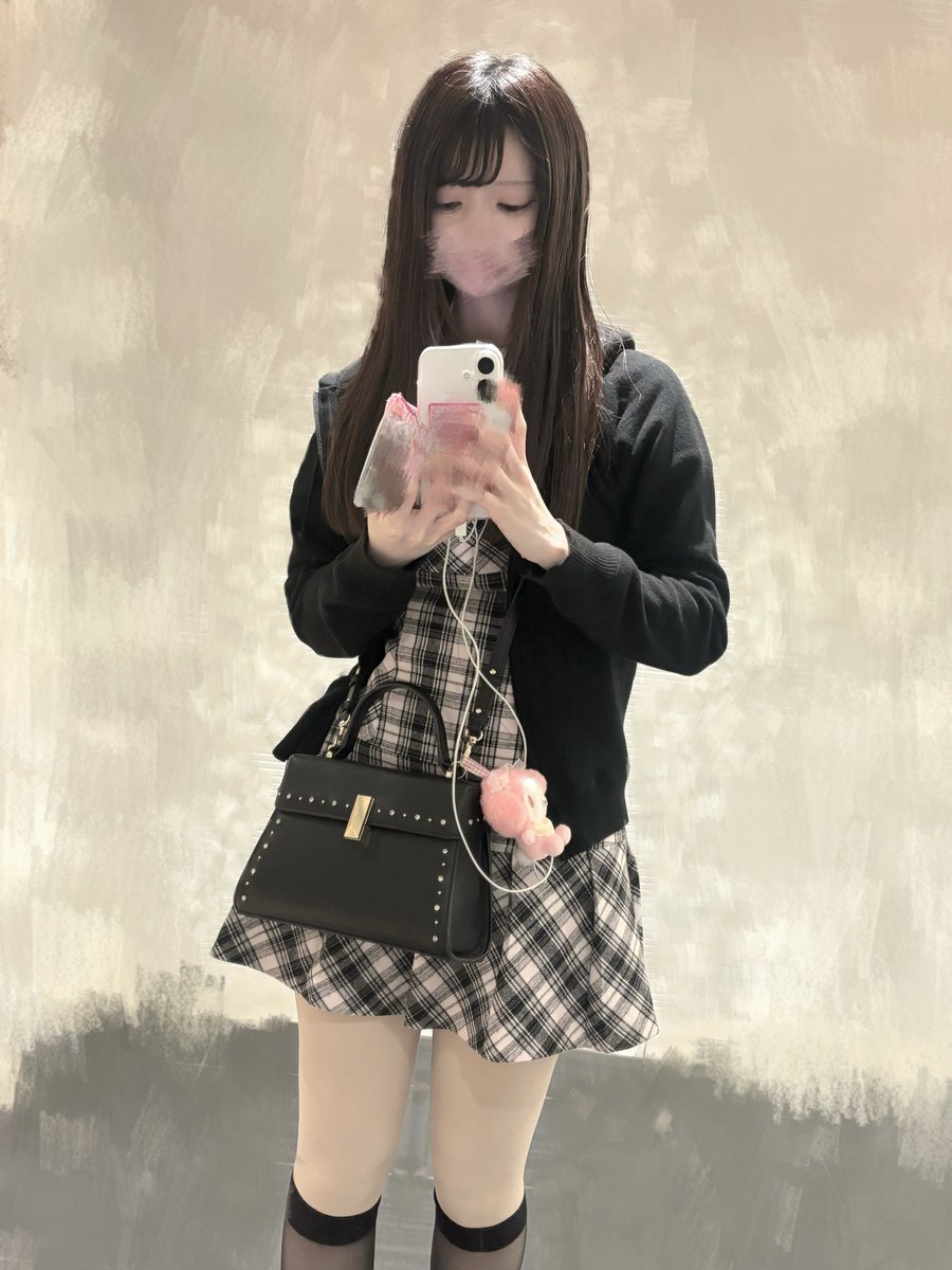 n687amd's tweet photo. サンダル履いたけど寒すぎて https://t.co/xQeG8szORW