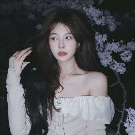 MIGUELDS22's tweet photo. Moonlit vibes meet floral glow
ZRYr https://t.co/WooB4CPaAb