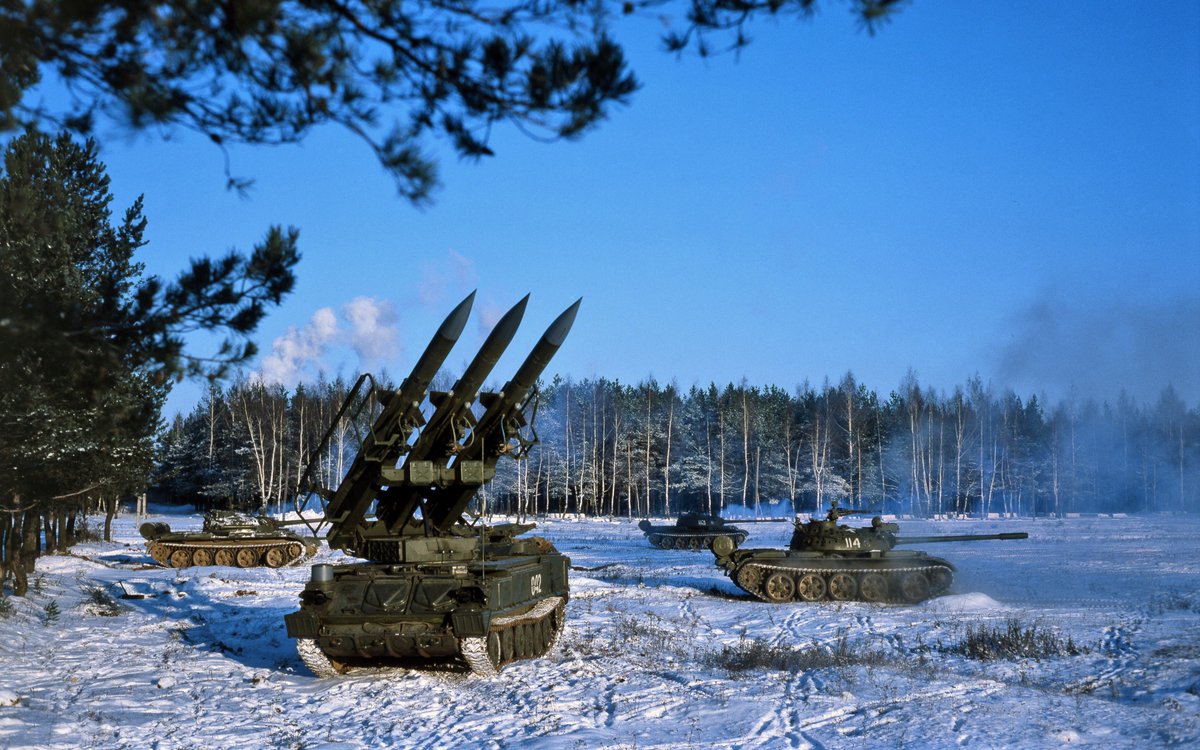 T_90AK's tweet photo. A very good picture of Kub and T-55's on Winter Exercises in the 1980's. https://t.co/xaZKWDINPl
