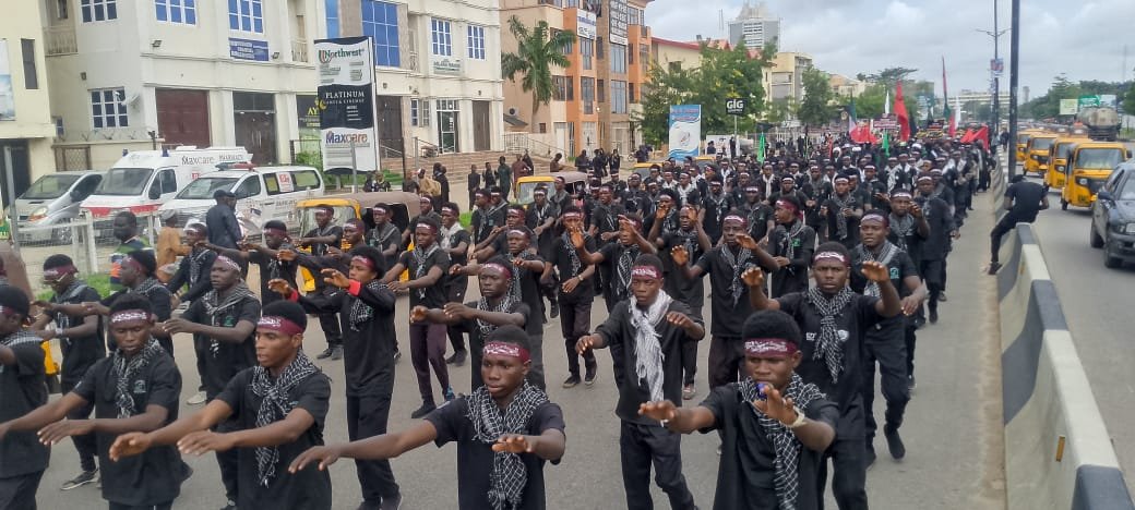 AdamARog's tweet photo. The Arba'een symbolic trek commemorating the martyrdom of Imam Hussain (AS) and his companions commenced this morning in Kano, by followers of Sheikh Ibraheem Zakzaky, leader of the Islamic movement, taking part in the annual procession. #ArbaeenWalk2026 #LabbaikaYaHussain https://t.co/AESprbyK4y