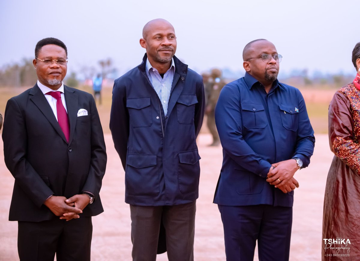 mulundakabuya1's tweet photo. #Kaniama Kasese : le VPM Jacquemain @shabani_lukoo participe aux activités présidentielles consacrées à la relance agricole et au développement rural
Sous le leadership du Président de la République, Félix-Antoine Tshisekedi Tshilombo, le Vice-Premier Ministre, Ministre de l'Intérieur, Sécurité, Décentralisation et Affaires CoutumiÚres, Shabani Lukoo Bihango, prend part à Kaniama Kasese, dans la province du Haut-Lomami, aux activités présidentielles consacrées à la relance agricole, au développement rural et à la transformation économique du pays.
Cette mission gouvernementale, conduite par la PremiĂšre Ministre, Cheffe du Gouvernement, Judith Suminwa Tuluka, s'inscrit dans la vision du Chef de l'Ătat de promouvoir une agriculture moderne, garante de la souverainetĂ© alimentaire, de la crĂ©ation d'emplois et du dĂ©veloppement des territoires.
Le Vice-Premier Ministre participera notamment au Conseil des ministres qui se tiendra le 31 juillet 2026 Ă Kaniama Kasese, sous la prĂ©sidence du Chef de l'Ătat. Cette rĂ©union permettra au Gouvernement d'Ă©valuer les progrĂšs des programmes prioritaires et de renforcer la coordination des actions en faveur du dĂ©veloppement national.
La délégation gouvernementale suivra également les réalisations du Service national, notamment en matiÚre de production agricole, de formation professionnelle et de réinsertion socio-économique des jeunes, ainsi que la visite d'un site emblématique illustrant la dynamique de transformation engagée par les autorités.
Ă travers sa participation Ă cette mission, le VPM Shabani Lukoo Bihango rĂ©affirme l'engagement du ministĂšre de l'IntĂ©rieur Ă accompagner les politiques publiques qui consolident la prĂ©sence de l'Ătat dans les territoires, favorisent le dĂ©veloppement local et contribuent Ă l'amĂ©lioration durable des conditions de vie des populations.
@ElieNkumbi29 @Heritier_Mala