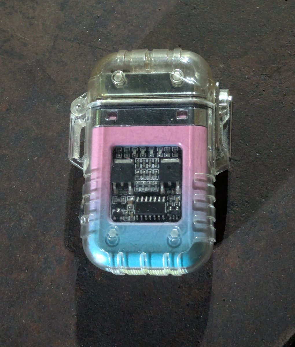 midilllidim's tweet photo. Repping tha trans flag lighter #represent https://t.co/0uvUP6IuGf