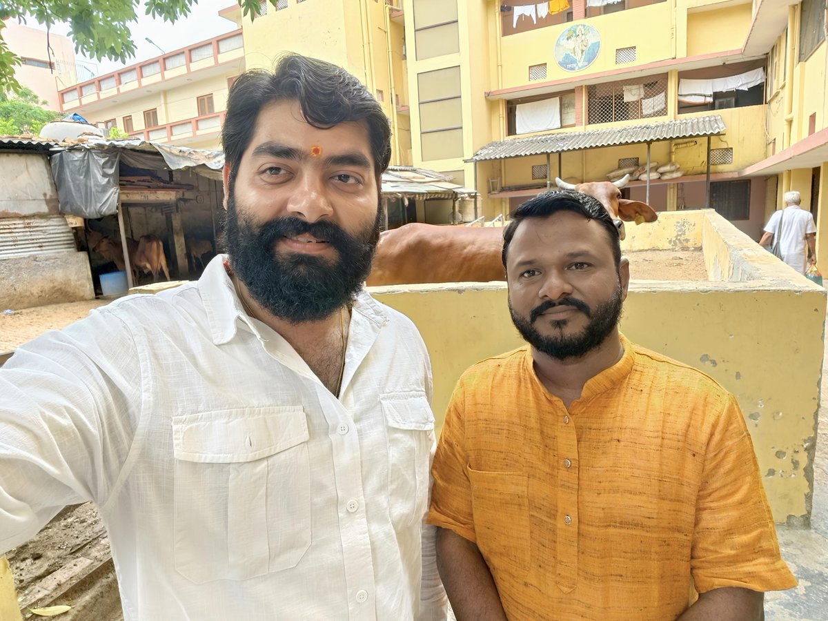 VivekPremi's tweet photo. आज विश्व हिन्दू परिषद केंद्रीय कार्यालय पर बजरंग दल के राष्ट्रीय संयोजक बड़े भाई श्री किशन प्रजापत जी से लंबे समय बाद भेंट हुई।

#ShamliKaVivek #BajrangDal @KishanP_VHP https://t.co/CCkQ1kjAdE