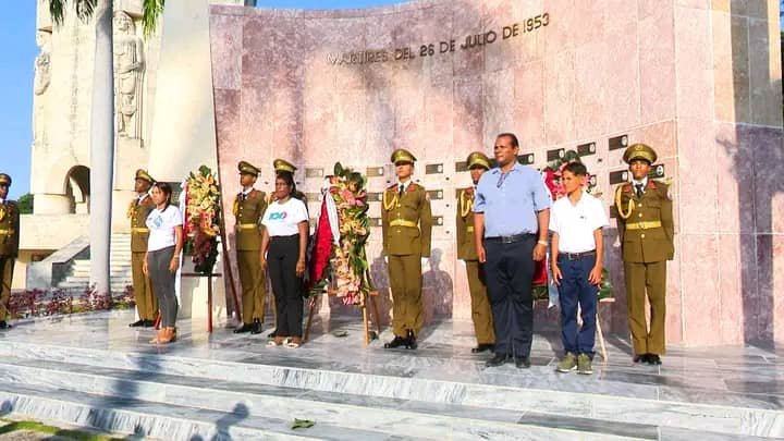 TurquinoTeVe's tweet photo. Homanje a Frank País y los Mártires de la Revolución Cubana por parte de las máximas autoridades de #SantiagodeCuba https://t.co/rXQcovCdRl
