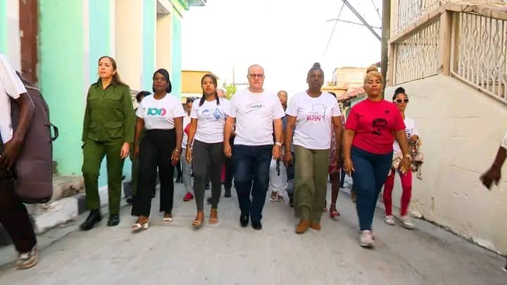 TurquinoTeVe's tweet photo. Homanje a Frank País y los Mártires de la Revolución Cubana por parte de las máximas autoridades de #SantiagodeCuba https://t.co/rXQcovCdRl