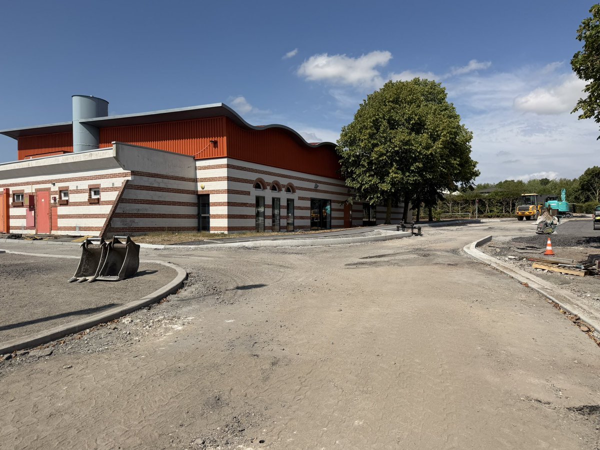 GrandArras's tweet photo. 🙌La nouvelle école maternelle à Anzin-Saint-Aubin va voir le jour en septembre 2026.
📍Cela s’accompagne d’importants aménagements menés par la CUA pour permettre un accès sécurisé aux jeunes écoliers. https://t.co/Fzvc2VnfyK