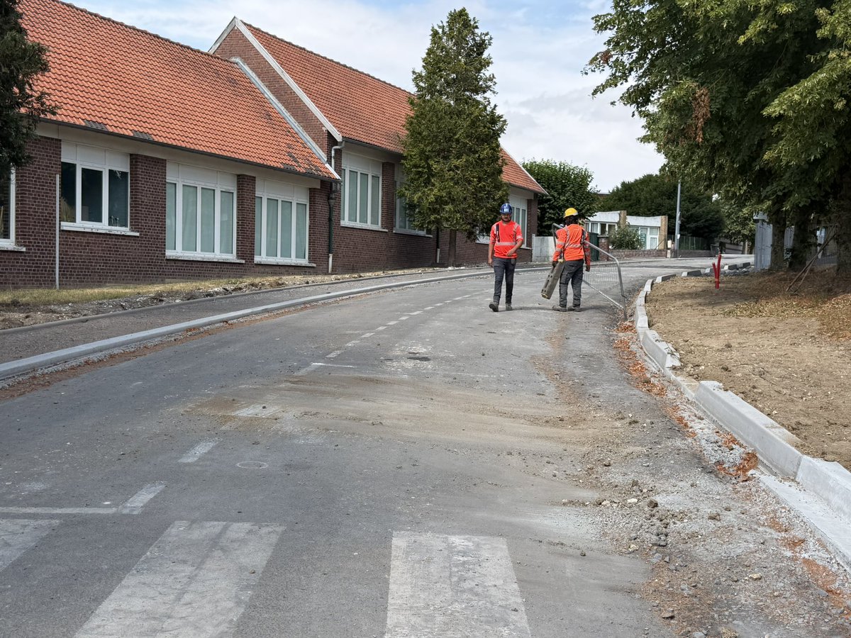 GrandArras's tweet photo. 🙌La nouvelle école maternelle à Anzin-Saint-Aubin va voir le jour en septembre 2026.
📍Cela s’accompagne d’importants aménagements menés par la CUA pour permettre un accès sécurisé aux jeunes écoliers. https://t.co/Fzvc2VnfyK