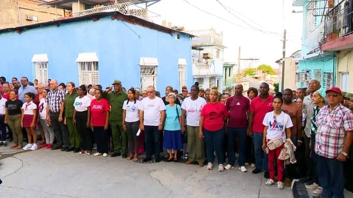 TurquinoTeVe's tweet photo. Homanje a Frank País y los Mártires de la Revolución Cubana por parte de las máximas autoridades de #SantiagodeCuba https://t.co/rXQcovCdRl