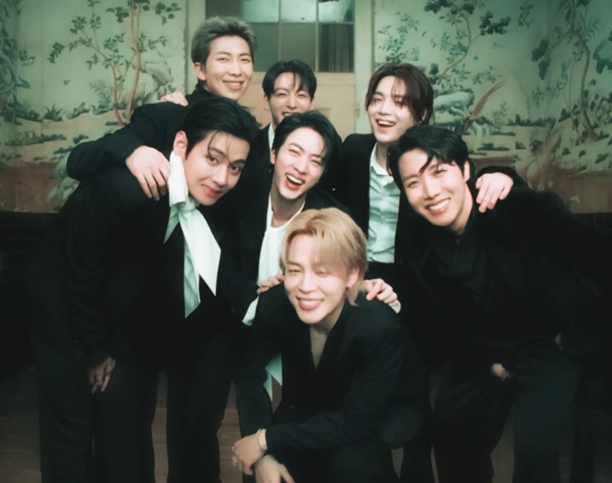 whippedforsuga's tweet photo. ^_________^ #borahae https://t.co/QjRwusdiR0