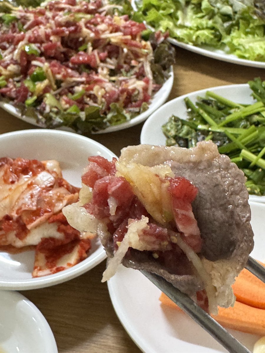 aveclalune_'s tweet photo. 백제 정육식당 << 유명한 이유가 있다 🤤
차돌육회쌈 왜이리 맛있는거냐며 .. https://t.co/vNzHV4dL8D
