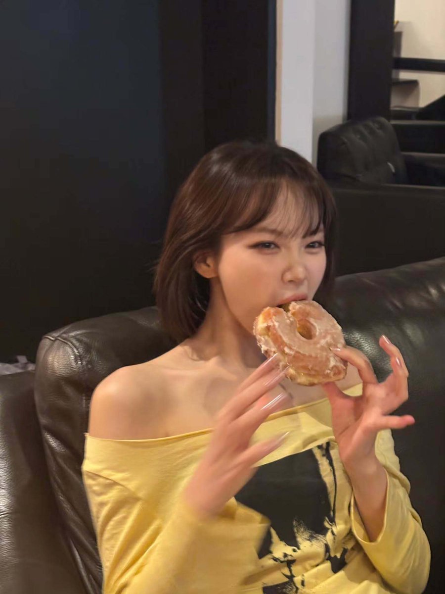 kimpiegolfMist's tweet photo. Wishing happy birthday to Chaewon. We will always love you and support you forever

TIME TO CELEBRATE
CHAEWON
#TimeToChaelebrate
#여름의인트로_김채원 https://t.co/fyq0kRrxAC