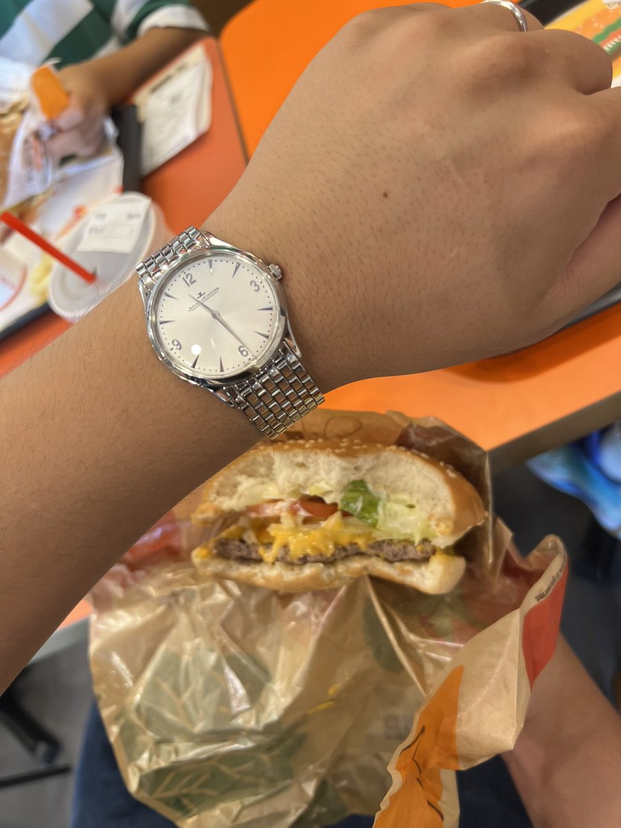 bass_sim's tweet photo. 旅行中ー！
基本は毎回初日は家族でバーキン食べてからゆったり周りますー✨
キチキチの予定は家族ではしないですw
バーキンって美味い、安い、早いで満腹感が夜まで少し残るぐらい腹持ちいいからコスパ最高！
そろそろジャガールクルトのレベルソのトリビュートデュオ買おうかなー？ https://t.co/exHmDRyZ9u