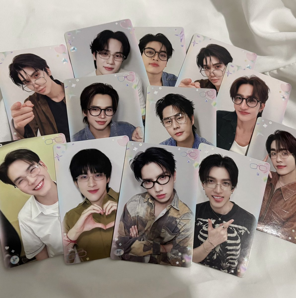 jakeeeeeen's tweet photo. แจก random boys เนื่องจากได้ไซน์คับ

ได้คนละ4ใบ สุ่มให้ค่ะ (หรือมีใบที่อยากได้แจ้งได้ค่ะ)
ส่งให้ฟรีไม่ต้องออกค่าส่ง สุ่มจากรีค่า

#ตลาดนัดgmmtv #งานมหกรรมนิยายนานาชาติ2026xGMMTV https://t.co/lf1inxzLjZ