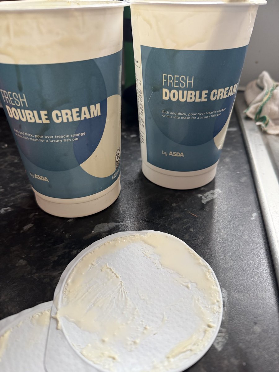 donnablagblag's tweet photo. Butter making day ✊🏻 #KnowWhatsInYourFood 
#BetterForYou 
#HomemadeIsBest https://t.co/ZnMZNEtNO0