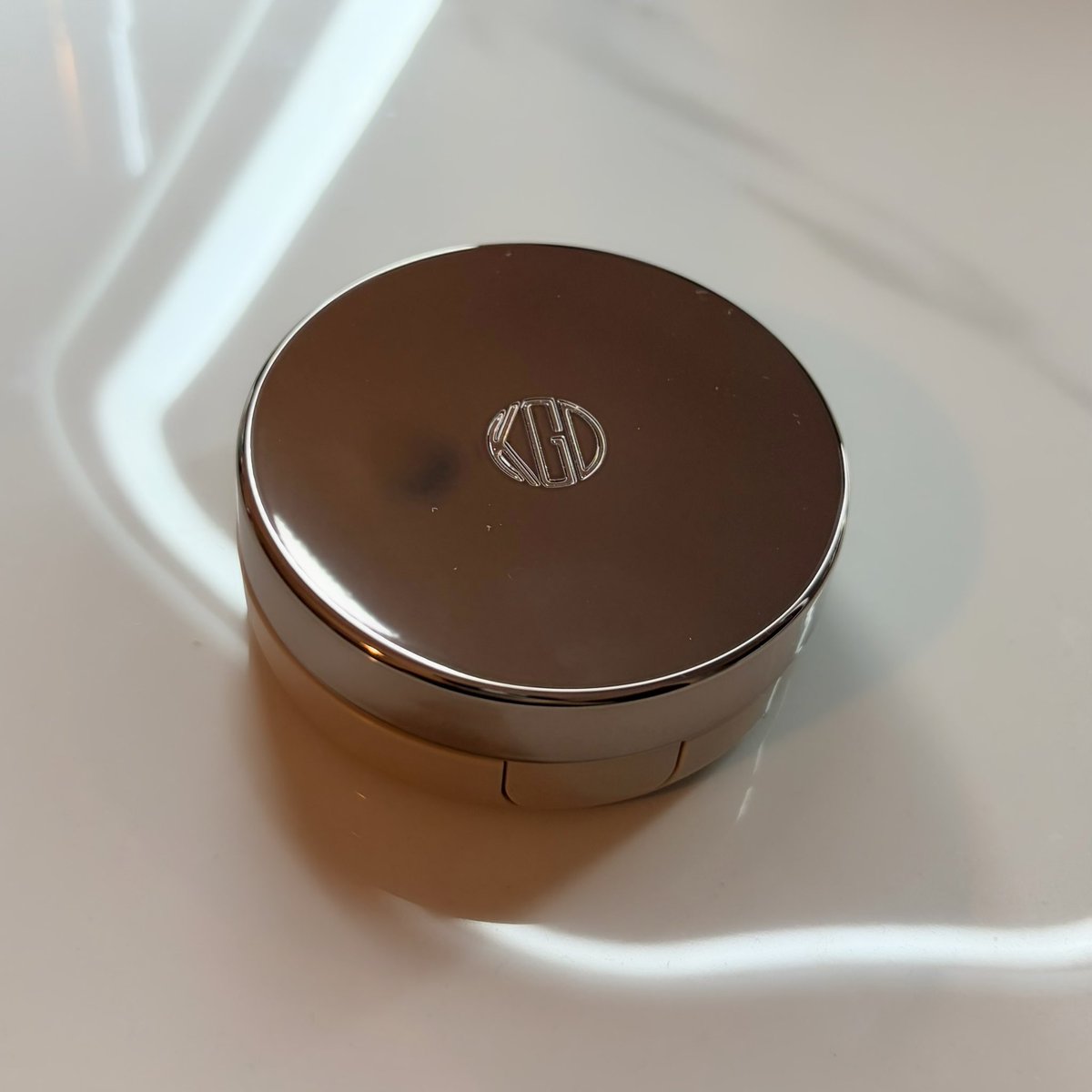 Cocecocconano's tweet photo. 江原道さまからいただきました🤍
THE SKIN WAKE 発酵液ファンデーション✨
クリームタイプだけど、想像以上に薄膜でスッと伸びてかなり軽い！重たさやベタつきは全然気にならなかった！
保湿感はしっかりあるから乾燥も気にならず◎ その分、真夏は下地との組み合わせを工夫するとさらに使いやすそう☀️
崩れ方もドロッとヨレる感じじゃなくて、自然になくなっていくような印象だったから、お直しもしやすい！
#ガチモニター_江原道 #PR