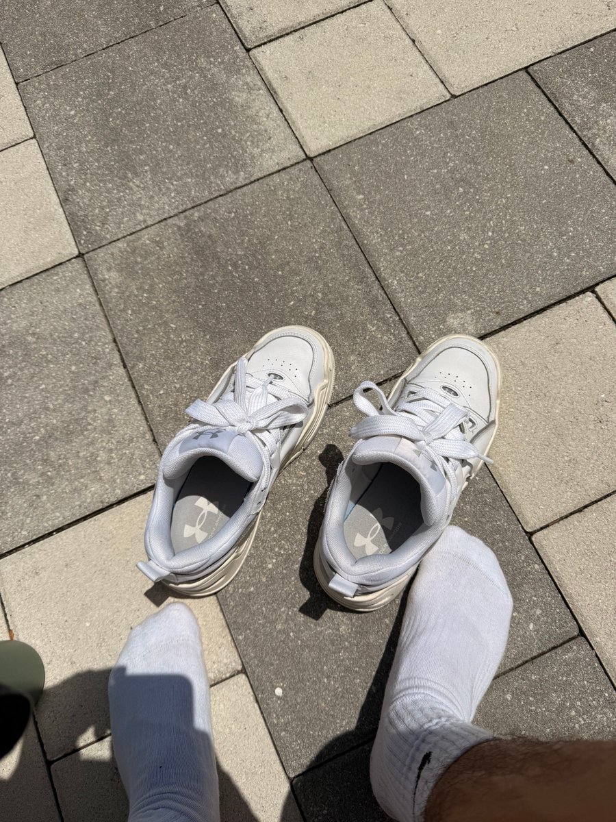 jonasmiller305's tweet photo. #findom #master #whitesocks# https://t.co/zXzLIwl5EZ