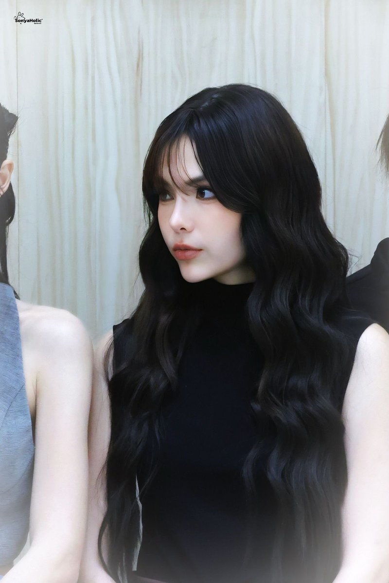gabb_xe's tweet photo. sonya with bangs is dangerous for my heart 🫠🫠 https://t.co/EIHnlHZXMi