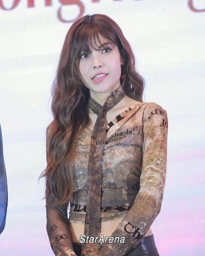 gabb_xe's tweet photo. sonya with bangs is dangerous for my heart 🫠🫠 https://t.co/EIHnlHZXMi