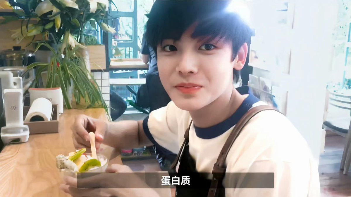 ming__hao_'s tweet photo. 와핰 진짜 아기밍하오 너무 귀여워서 웃음남 ㅜㅜ https://t.co/cYkChRFfiL