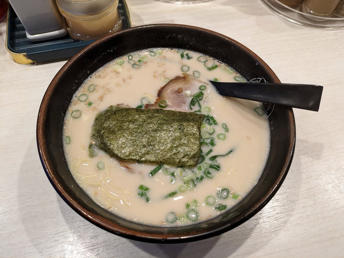JANES8000's tweet photo. 「博多ラーメン（博多ラーメン長浜や）」 https://t.co/wHA41V22WQ
