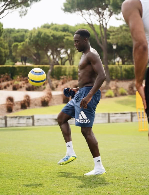 Forever123skk's tweet photo. Danny welbeck continues the hard work as he aims to join chelsea in pre season https://t.co/96M4XggGRR