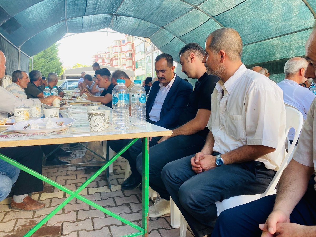 ResatDalgakiran's tweet photo. 📍Malatya

Değerli Dostum  Enes Çelik’in vefat eden kıymetli kayınbabası dolayısıyla taziye ziyaretinde bulunduk.

Merhuma Cenab-ı Allah’tan rahmet; ailesine, yakınlarına ve sevenlerine sabır ve başsağlığı diliyorum.

Rabbim mekânını cennet, makamını âli eylesin. https://t.co/0mNDxAwOzQ