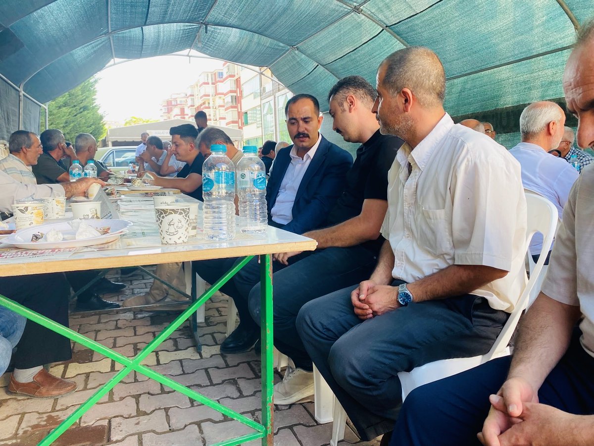 ResatDalgakiran's tweet photo. 📍Malatya

Değerli Dostum  Enes Çelik’in vefat eden kıymetli kayınbabası dolayısıyla taziye ziyaretinde bulunduk.

Merhuma Cenab-ı Allah’tan rahmet; ailesine, yakınlarına ve sevenlerine sabır ve başsağlığı diliyorum.

Rabbim mekânını cennet, makamını âli eylesin. https://t.co/0mNDxAwOzQ