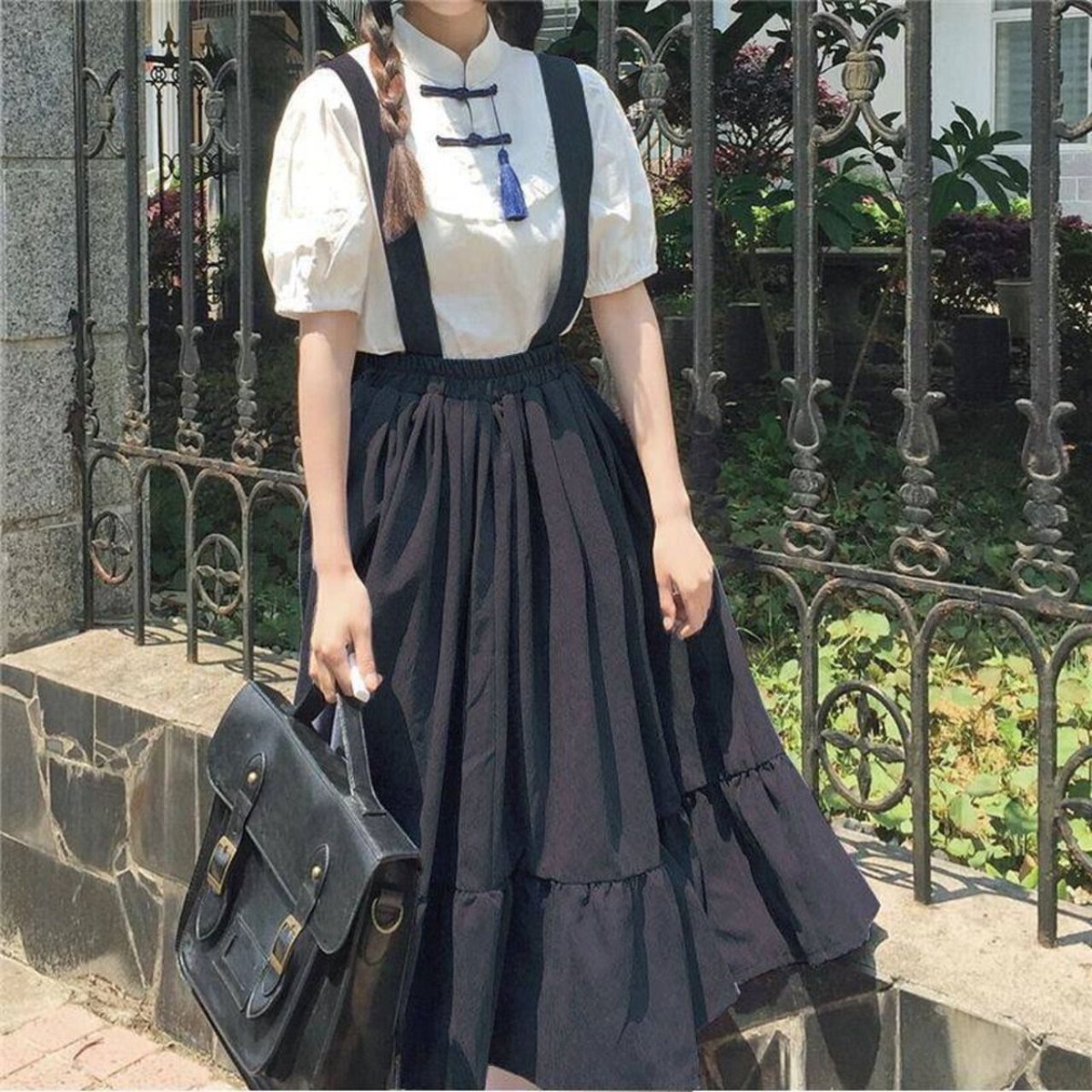AlicestyleSHOP's tweet photo. 中華風ブラウスとサスペンダースカートのセットアップが登場！
軽やかな着心地で、普段着感覚でも楽しめます！
新鮮なクラロリスタイル、ぜひチェックしてみてください。

詳細はこちら→ https://t.co/vTL5DmKuDt 
#ロリィタファッション #中華風 #クラロリ #ファッション https://t.co/Bms1fxPcu0