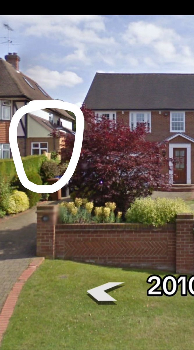 BayBlazerr's tweet photo. @nsg_beem @aaroncallo @3alogun @gietzschean Are you dumb or stupid? 😂 exact same house https://t.co/96GkUdh9C0