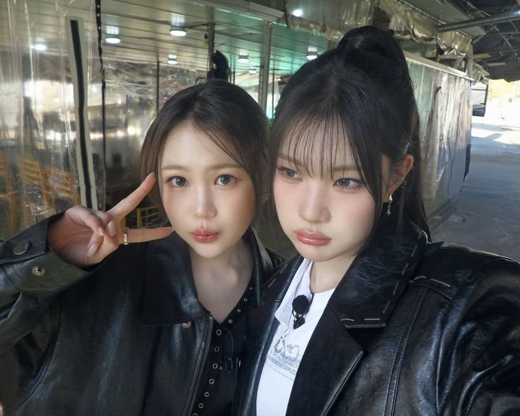 H2HBase_'s tweet photo. [INFO] 

There's an OP who saw #JUUN & #YE_ON filming today. 

"Looks like Hearts2Hearts is filming Running Man today. Not sure if it's their own self-produced content or the actual Running Man show, but i saw them wearing clothes with name tags for juun and ye-on. Juun was wearing a light blue outfit"

#Hearts2Hearts #하츠투하츠 #H2H @Hearts2Hearts