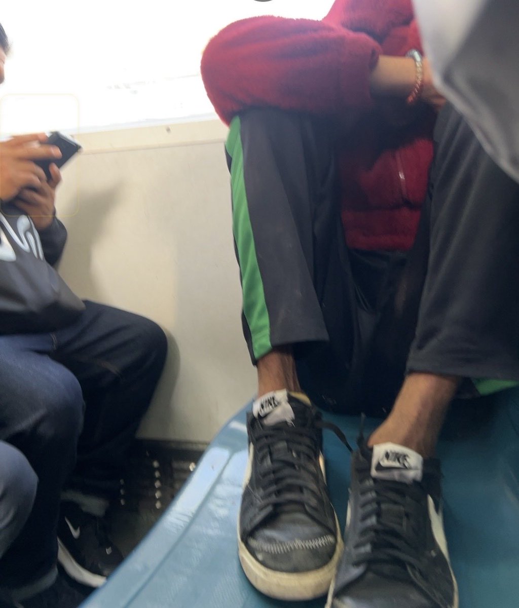 Christian060790's tweet photo. @MetroCDMX En el vagón PR 3167 que va llegando a metro Villa de Aragón 8:13 am va una persona “dormidas y no nos presta su asiento que procede? https://t.co/k8qNU2Qwfs