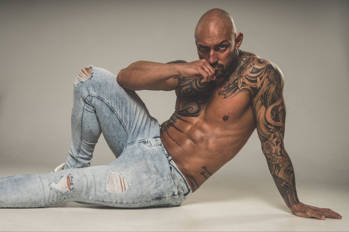chaosfromchris's tweet photo. Mildly menacing 😈🖤
What chaos should we cause?? #baldmen #inkedmen #fitnessmodel https://t.co/KK62k2auAM
