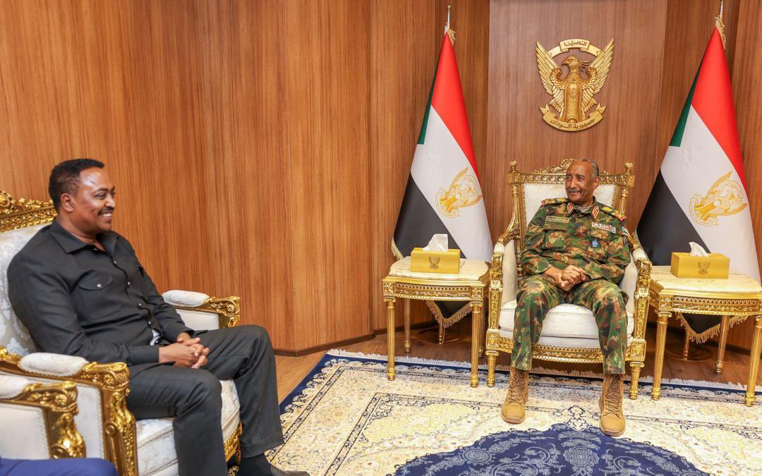 TSC_SUDAN's tweet photo. ⭕️ رئيس مجلس السيادة يلتقي السكرتير التنفيذي للهيئة الحكومية للتنمية (إيغاد)

الخرطوم ٣٠-٧-٢٠٢٦م https://t.co/V81Q34yhOA