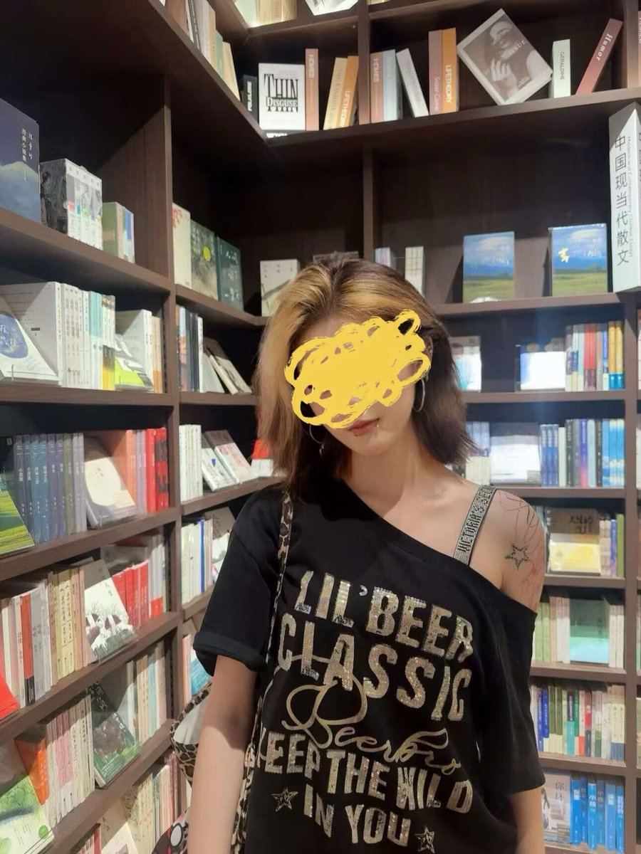 Gaizai_2's tweet photo. 打女👊的高冷反差猪婊子自己倒贴送上门白给供屄求骂求曝光，目前已经摧毁猪脑植入精液完成改造，每喷卵一次就会亲妈暴毙 #死妈 #反差 #羞辱 #曝光 #败北 #倒贴 #白给 https://t.co/V7ytkcWPtw