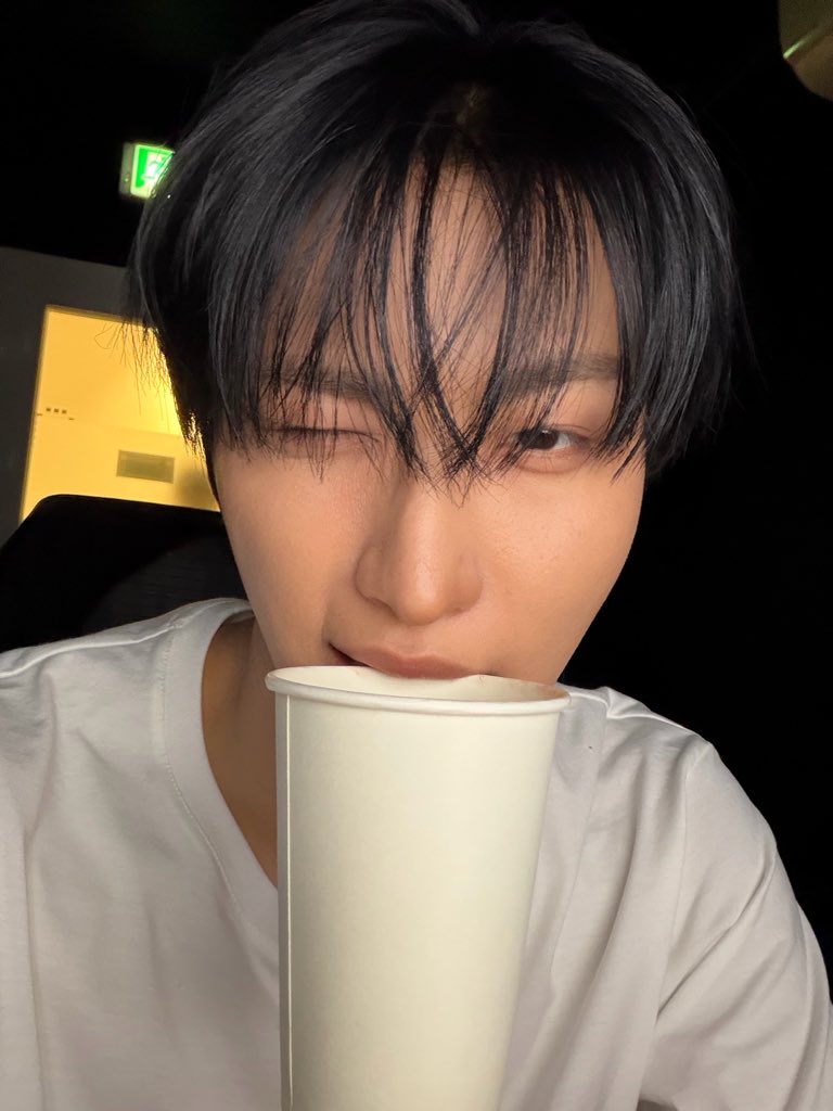 nobodylikehwa's tweet photo. #SEONGHWA on fromm now 🩶 https://t.co/v956Z9UFIW