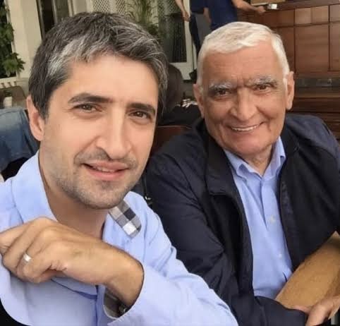 ozandiren's tweet photo. Babamı, nam-ı diğer Karaoğlan’ı bugün kaybettik, çok zormuş. Allah rahmet eylesin, nur içinde yatsın 🤲🏻 https://t.co/vxJAUtIsTp